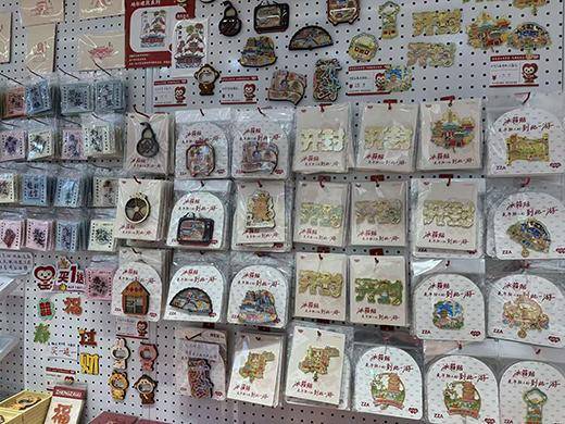 年轻人把冰箱门变成“旅行回忆录”｜华夏双